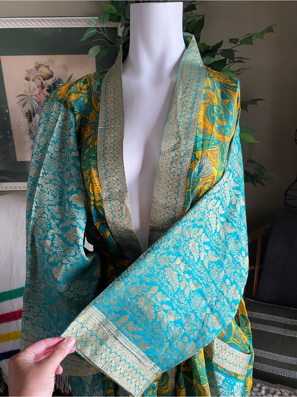 India Silk Handmade Robe - Picture 5 of 10